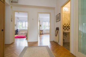 Apt. 80 m2, wifi, jacuzzi, 5 guests, 10min center